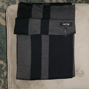Apt. 9 mens scarf in great condition